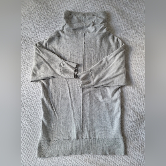 Sweater - Picture 2 of 4